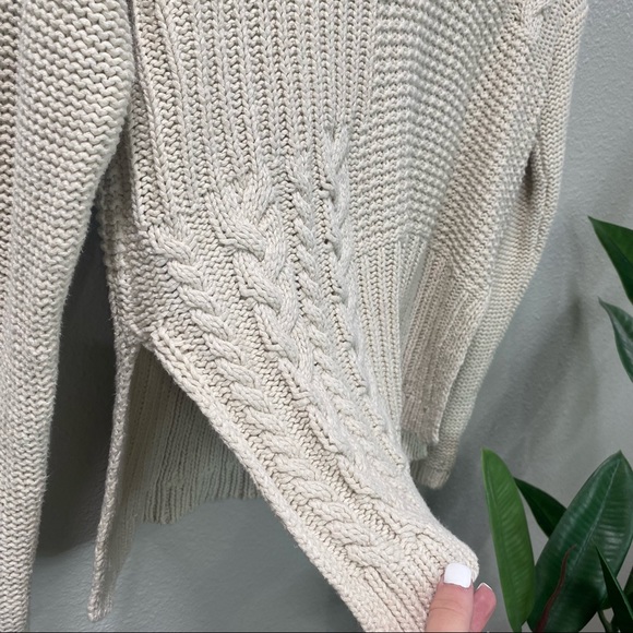 Abercrombie & Fitch cream cable knit sweater - Picture 3 of 8